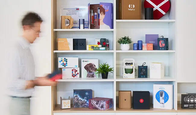 Custom packaging design showcase featuring structural engineering and prototypes by Zenpack.
