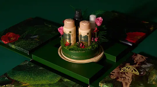 An immersive PR kit engineered by Zenpack, featuring a multi-panel unboxing structure and lush floral arrangement to deliver a memorable, story-driven product launch experience.