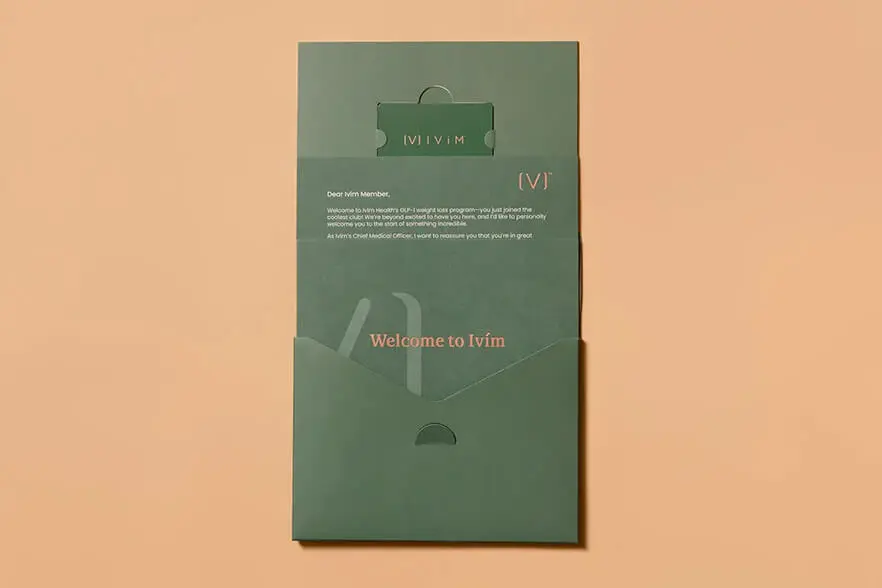 Anti-counterfeiting packaging system with custom unboxing cards for Ivím Health by Zenpack.